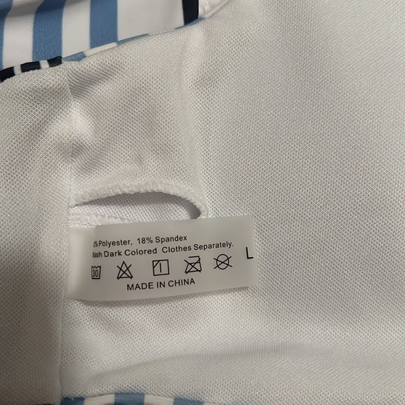 Bikini - Picture 3 of 3